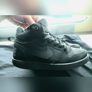 Black NIKE Court Borough / 4.5 🖤